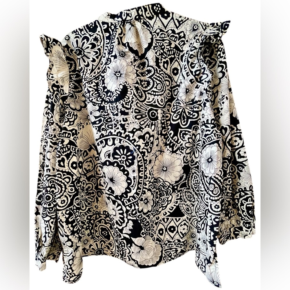 Umgee Monochrome Floral Top - Picture 2 of 14